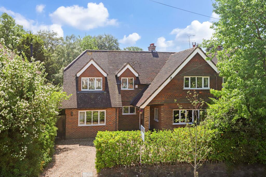 House in Farnham, Fairfield