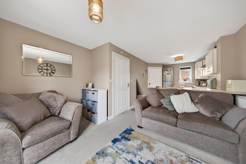 Thornton Avenue, Barton Seagrave, NN15 - View 4