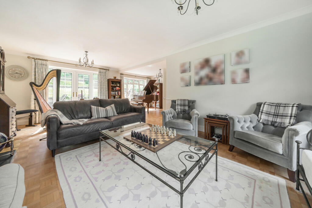 Star Hill Drive, Churt, Farnham, GU10 photo 3
