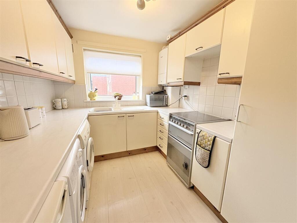 Apartment in Birmingham, Acocks Green - View 6