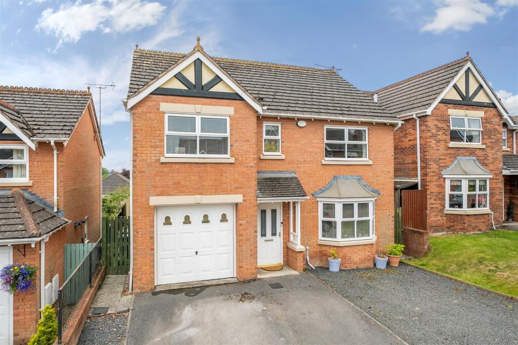 4-bed house on 32 Hillcrest, £367,495