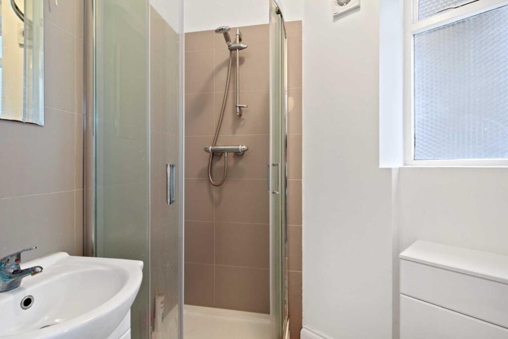 3 bedroom maisonette for rent