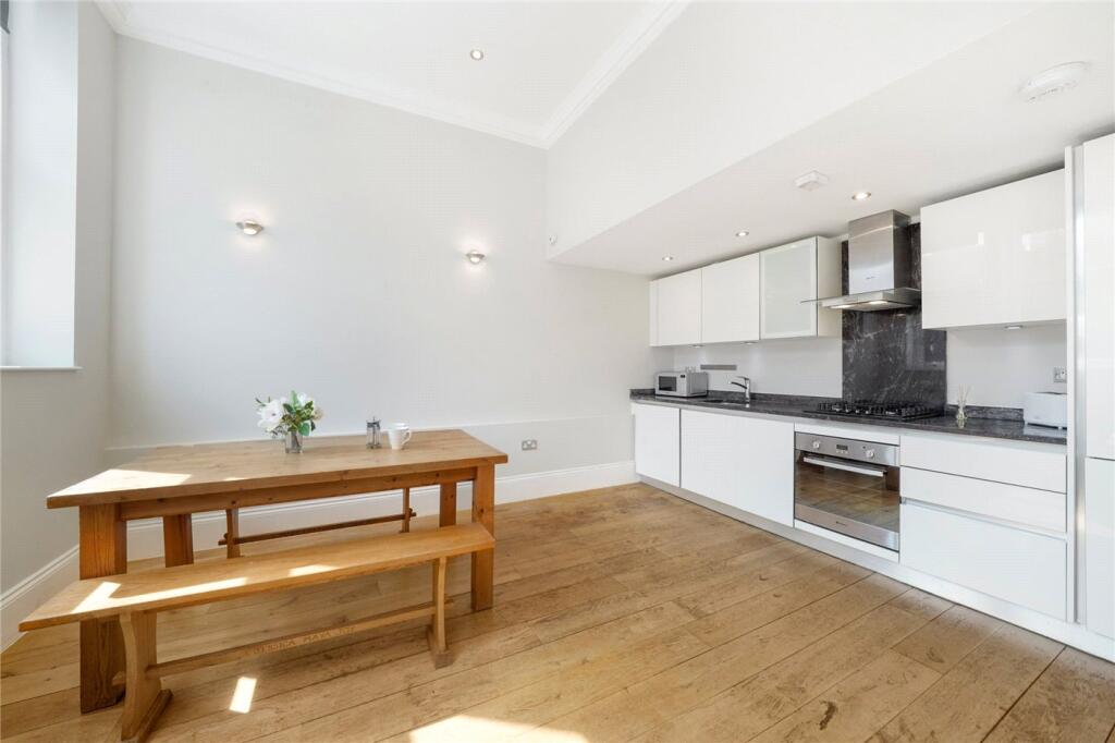 Apartment in London - View 5