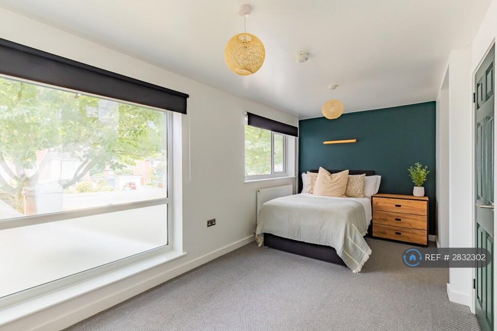 Main image of property: Leng Crescent, Norwich, NR4