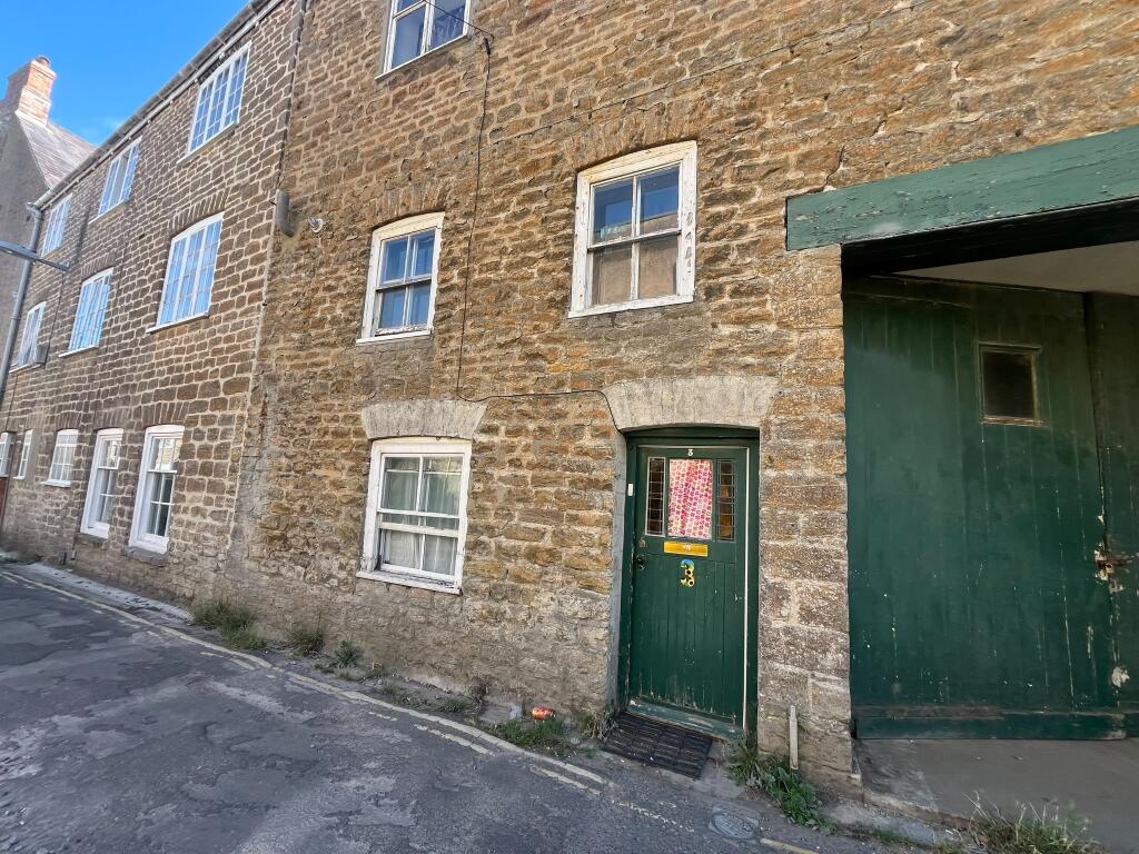 Main image of property: BRIDPORT TOWN CENTRE COTTAGE