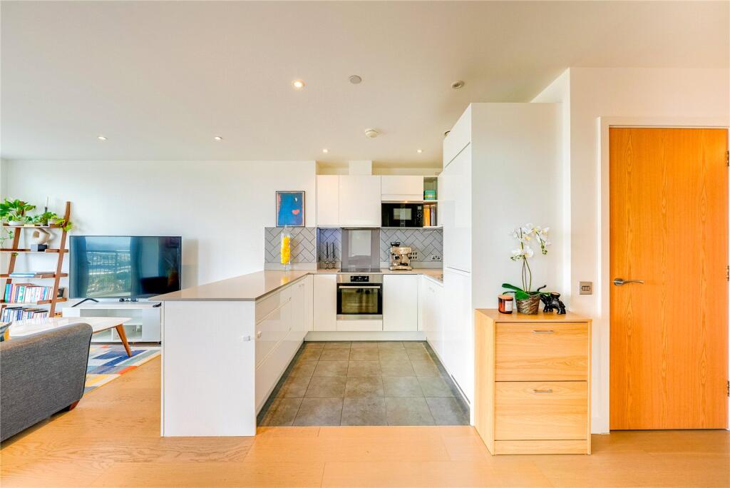 Apartment in Ilford - View 5