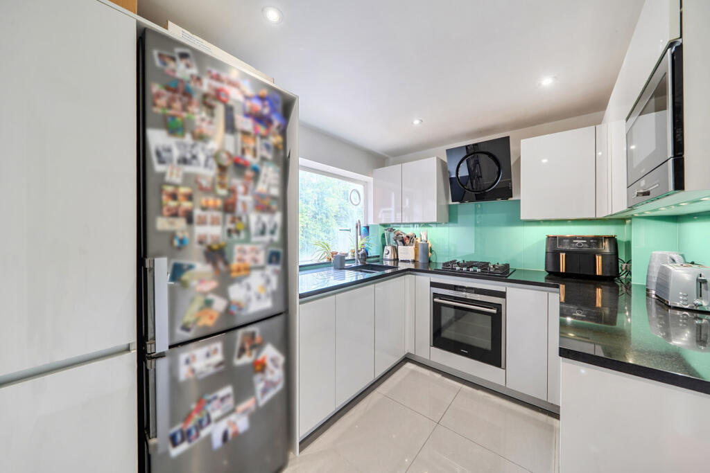 Apartment in Harrow - View 4