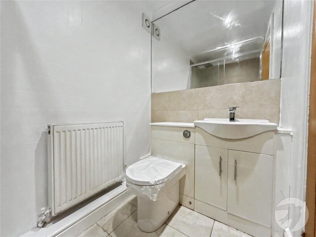 Apartment in London, Foots Cray Estate, North Cray - View 3