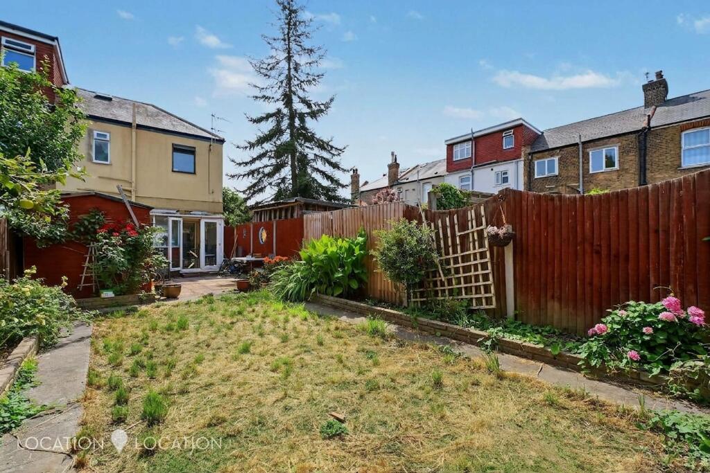 Ladbroke Road, Enfield, EN1 photo 4
