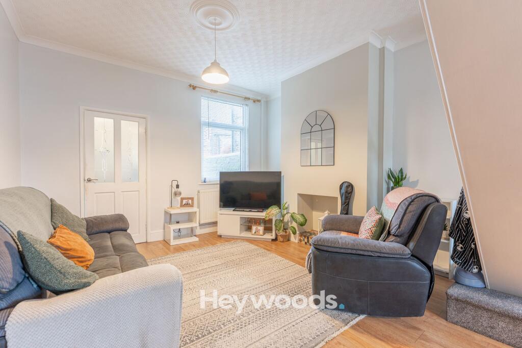 House in Newcastle-under-Lyme, Staffordshire - More