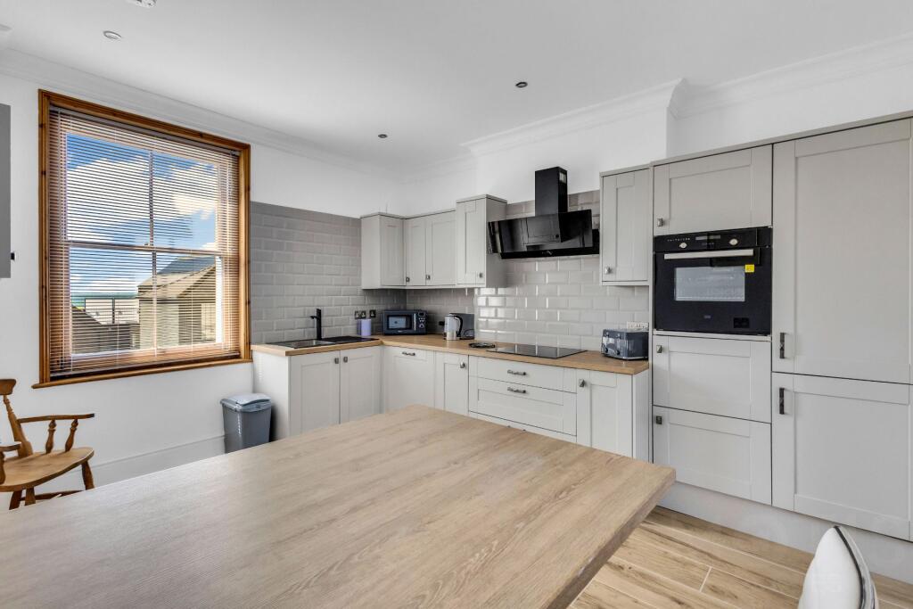Apartment in Canterbury - View 4