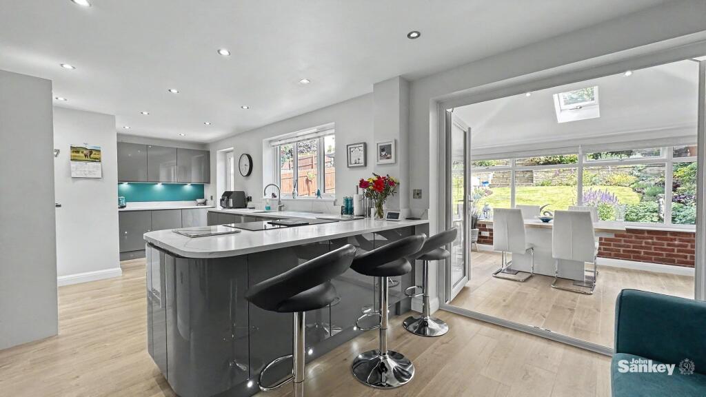 Halstead Close, Forest Town, NG19 photo 2