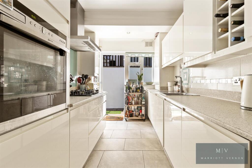 House in London - View 3