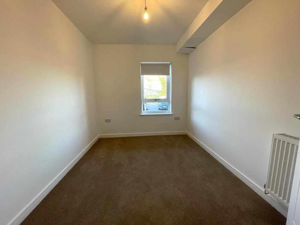 Apartment in Southend-on-Sea - More
