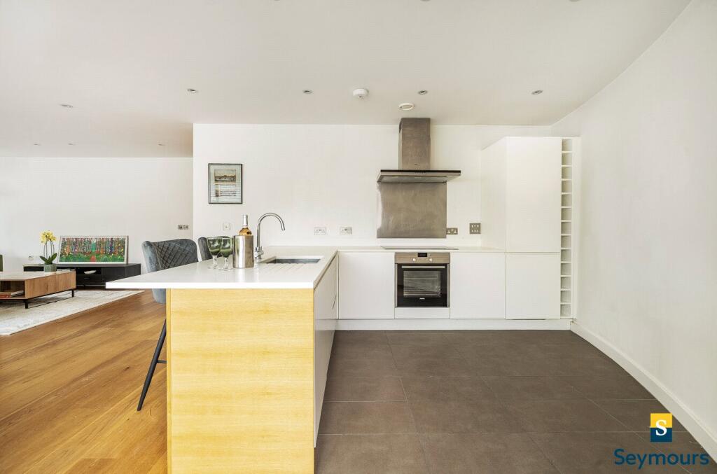 Apartment in Guildford, Surrey - View 5