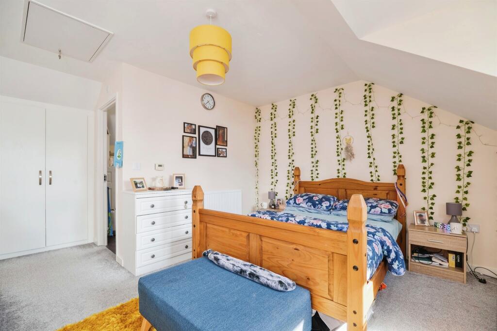 Moorhen Close, Stockton-On-Tees - More