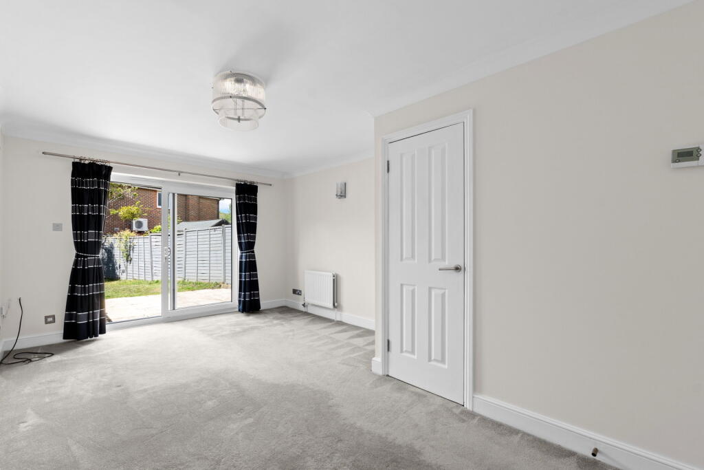 Primrose Walk, Ewell, Epsom, Surrey, KT17 2EZ photo 4