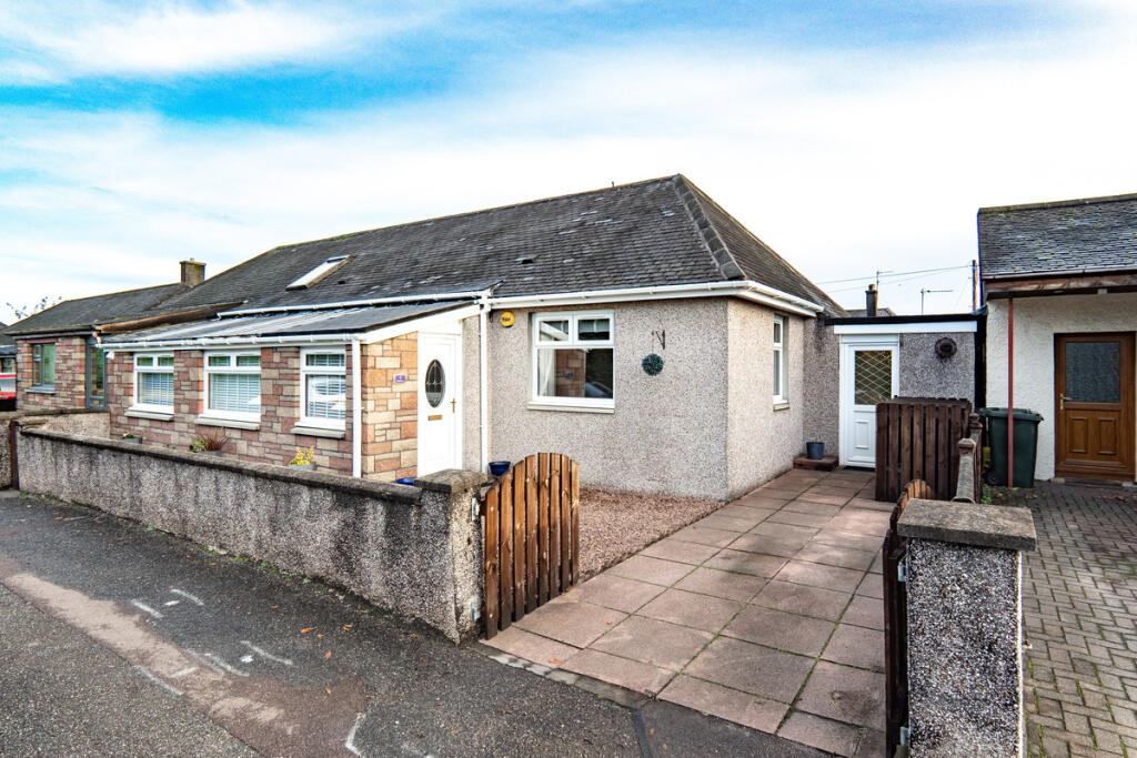 2-bed semi-detached on Golf View Terrace, Invergordon, IV18 0HL, £150,000