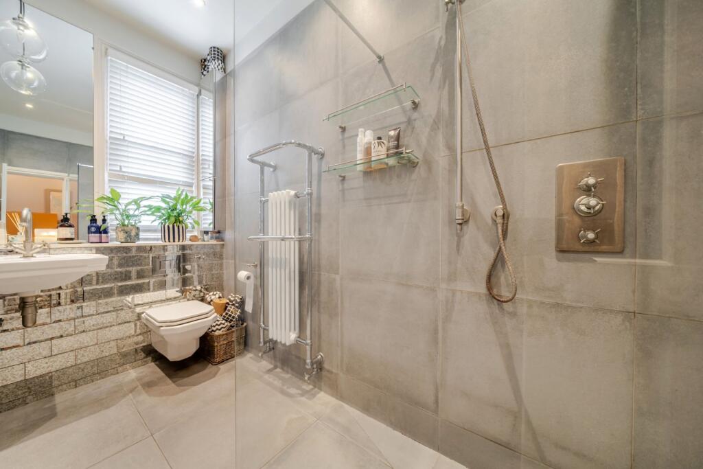 Apartment in London - View 5