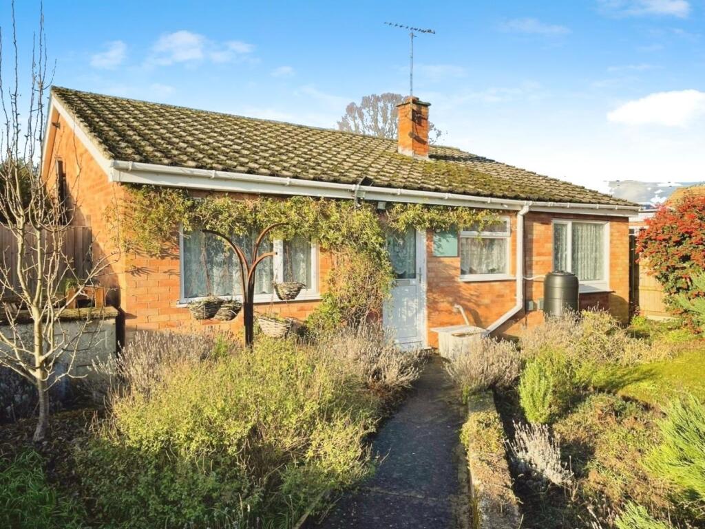 2-bed bungalow on Pinewood Drive, Brandon, £200,000