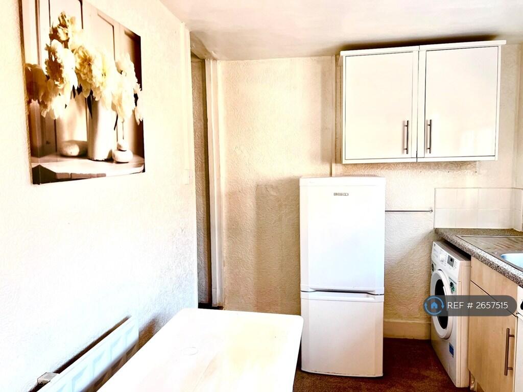 Main image of property: High Street, Leatherhead, KT22