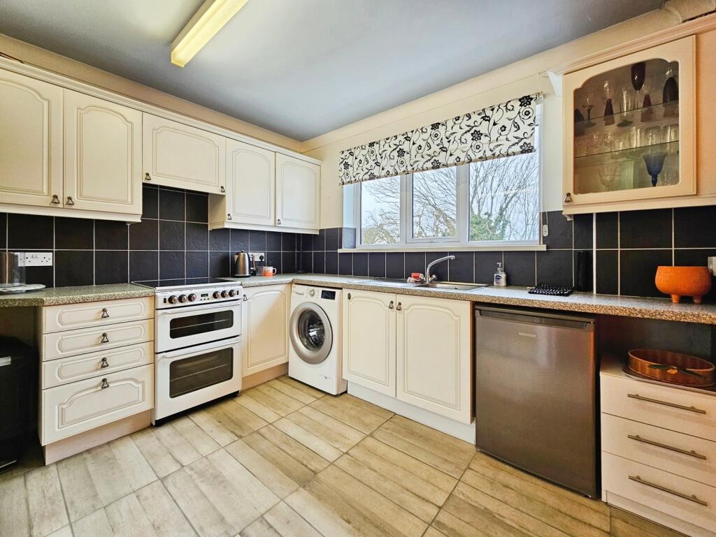 Walton Road, Clacton-on-Sea, Essex photo 2