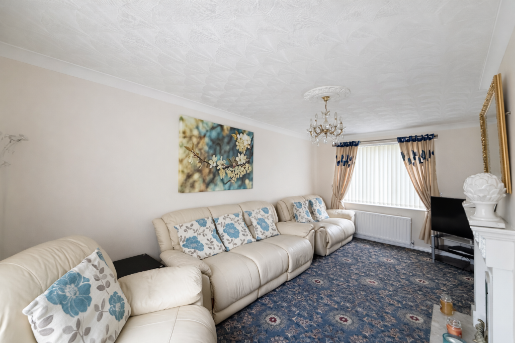 Vale Crescent, Knottingley, West Yorkshire, WF11 photo 4