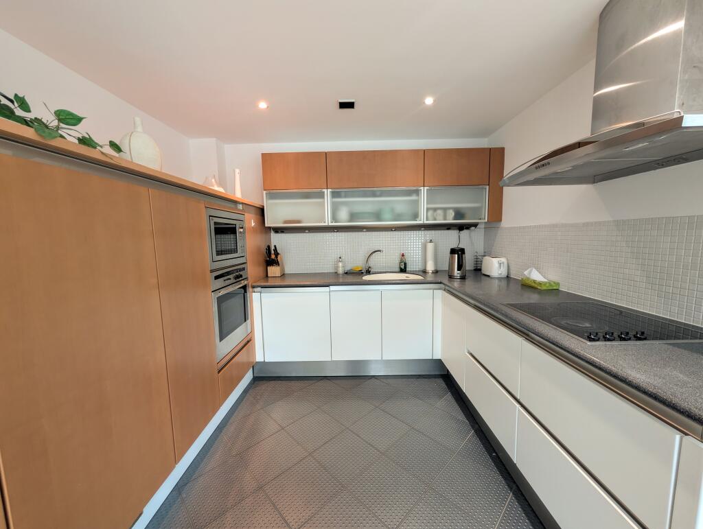 2 bedroom penthouse for rent
