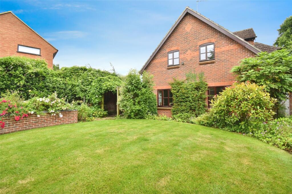 Bevan Court, Winslow photo 2