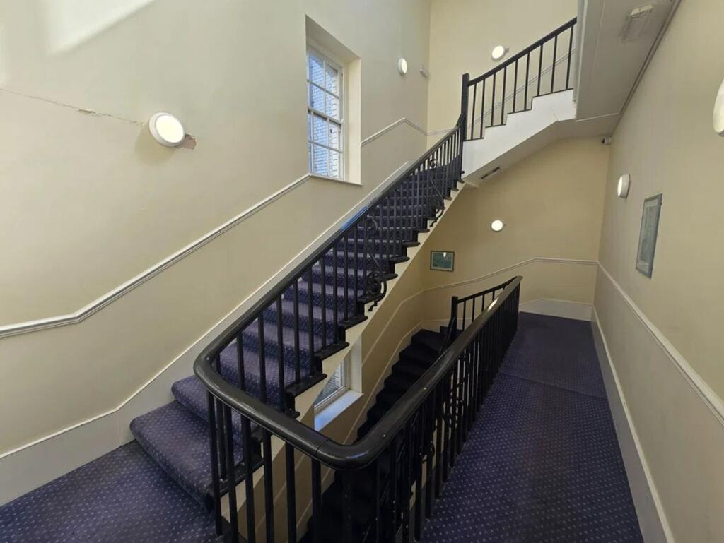 Apartment in Swansea - More