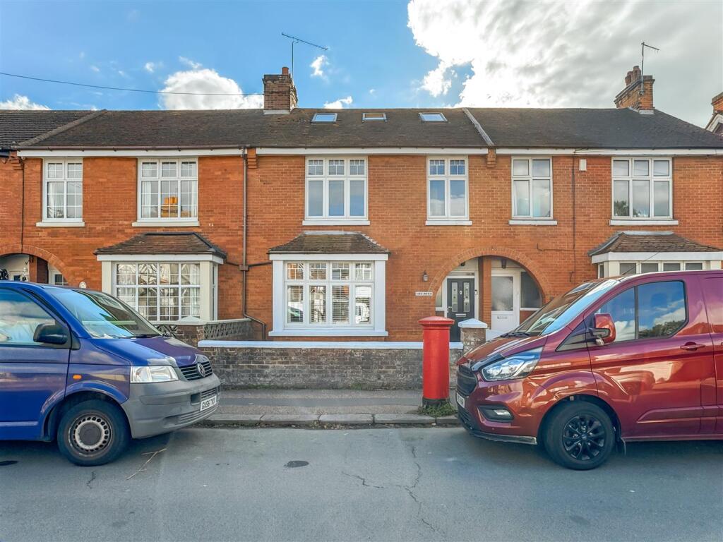 6-bed terraced on Clun Road, Littlehampton, £450,000