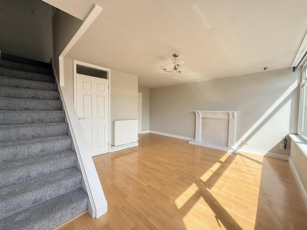 House in Dudley, Oldswinford - More