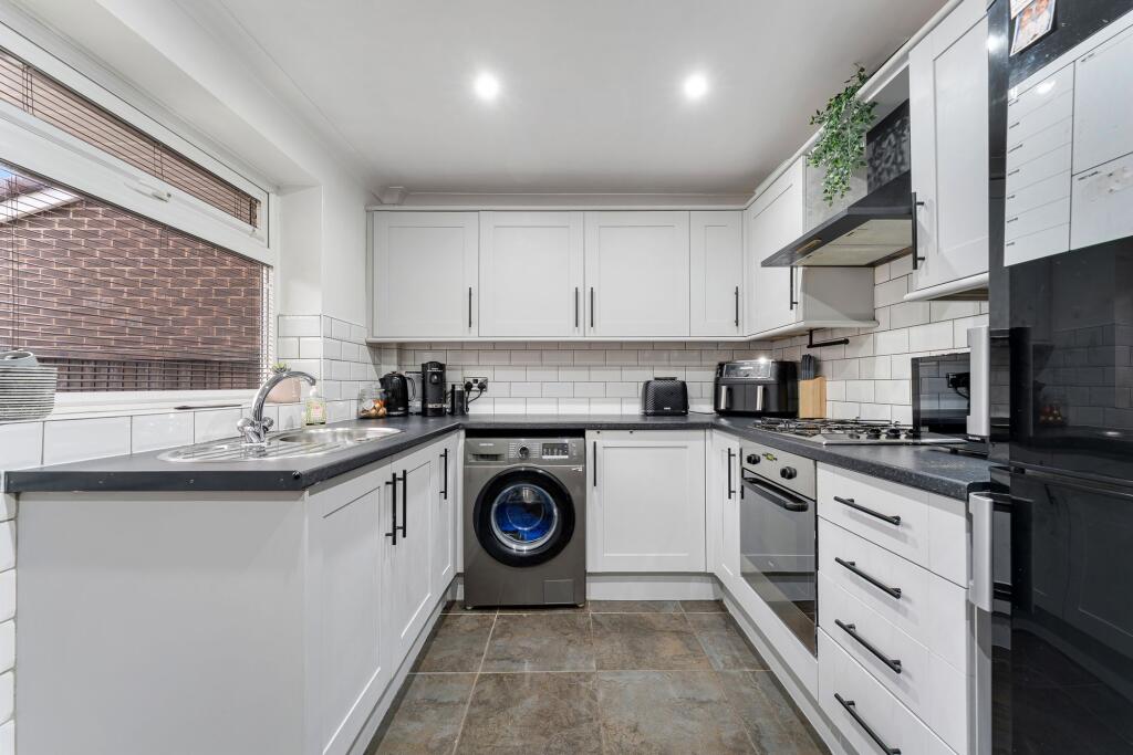 Cheltenham Crescent, Runcorn, WA7 photo 4