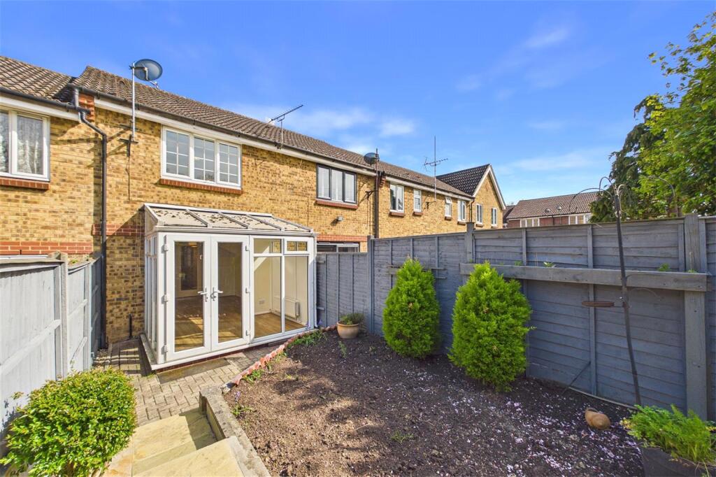 Little Copse Chase, Chineham, Basingstoke, Hampshire, RG24 - More