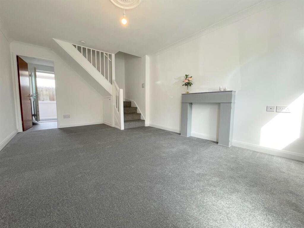 House in Stoke-on-Trent - View 3
