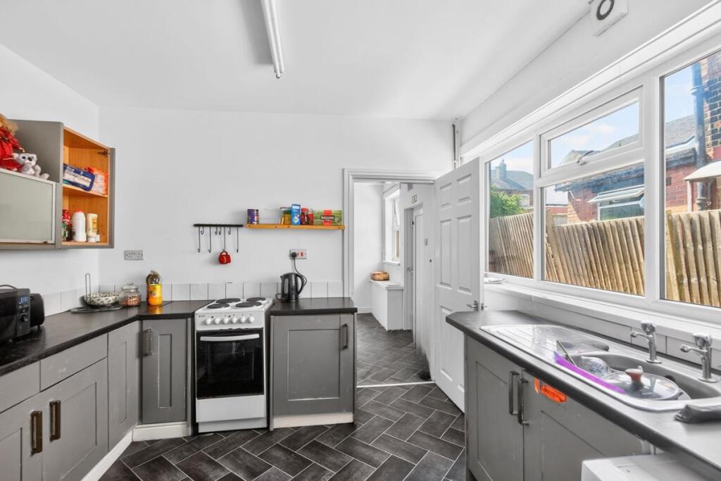Apartment in Stoke-on-Trent - View 4