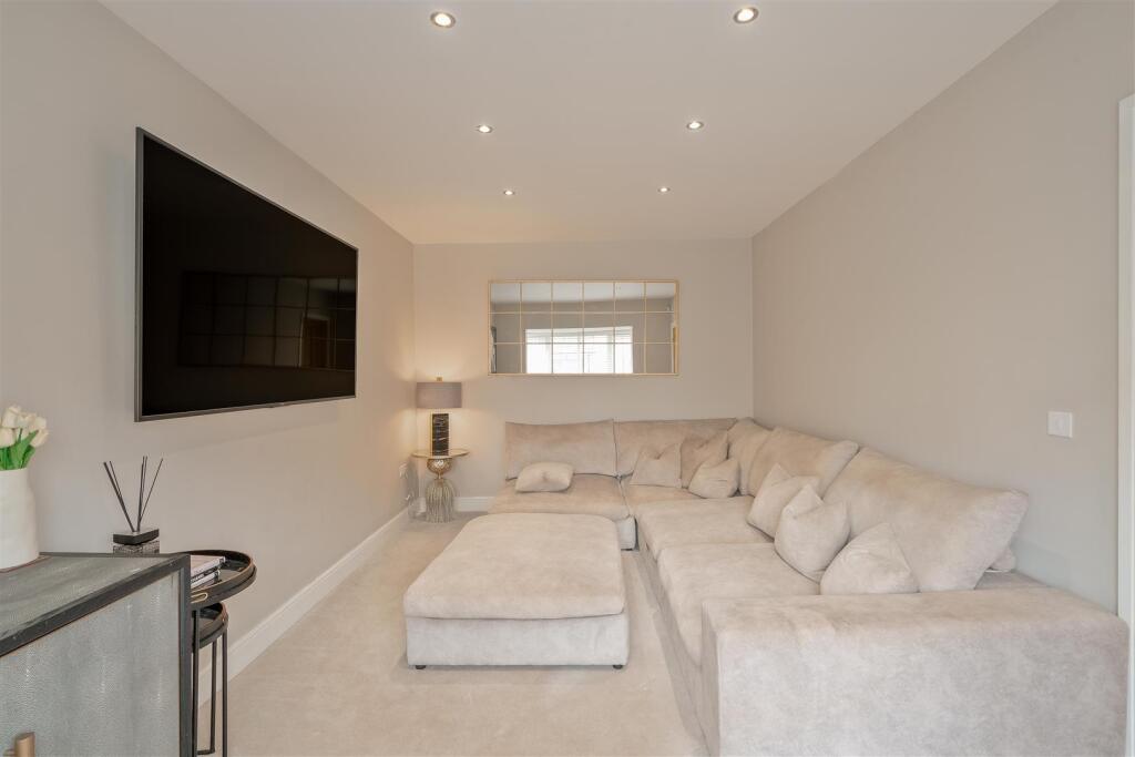Merton Close, Kippax, Leeds photo 4