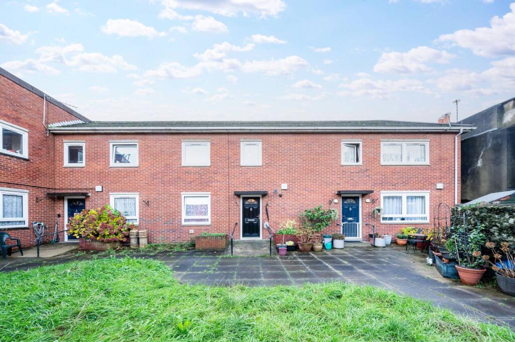 1-bed flat on Azof Street, East Greenwich, London, SE10, £275,000