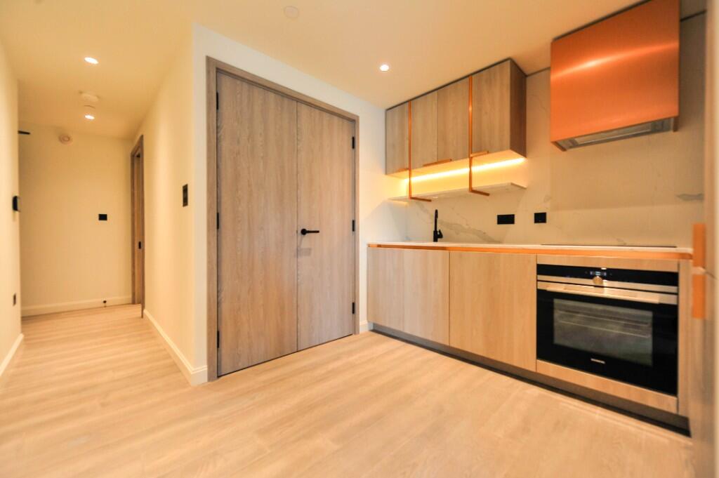 Aspen, Marsh Wall, London, E14 photo 2