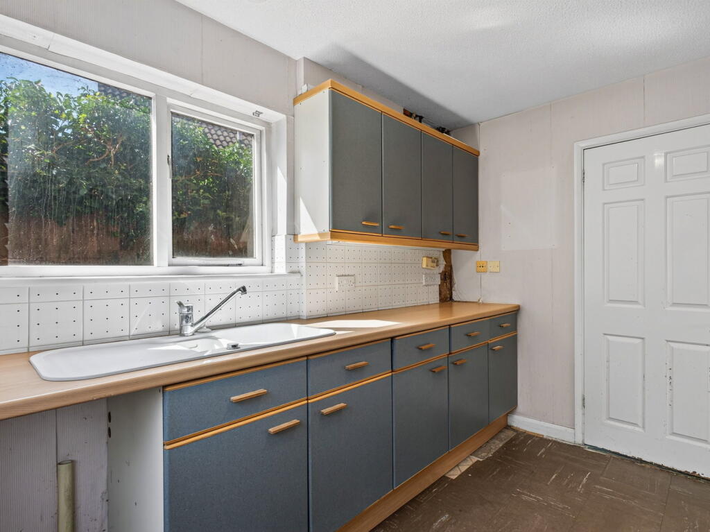 House in Irthlingborough, North Northamptonshire - More