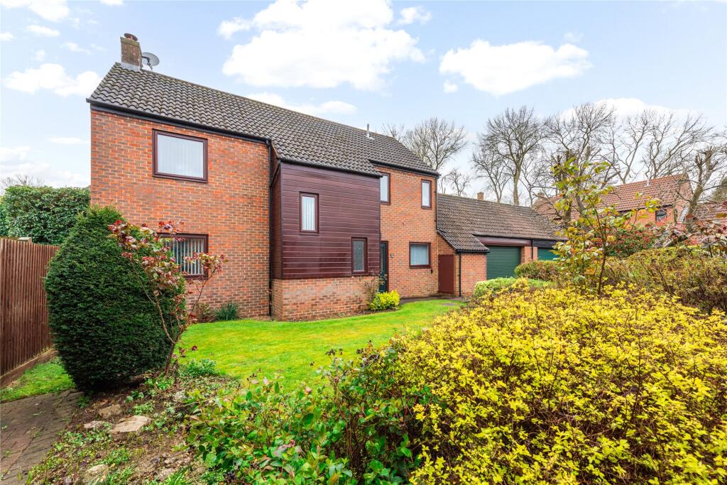 Main image of property: Parklands, Great Linford, Milton Keynes, Buckinghamshire, MK14