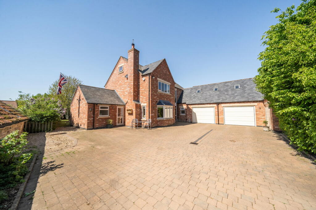 5-bed detached on West Glen House, Corby Glen, £850,000