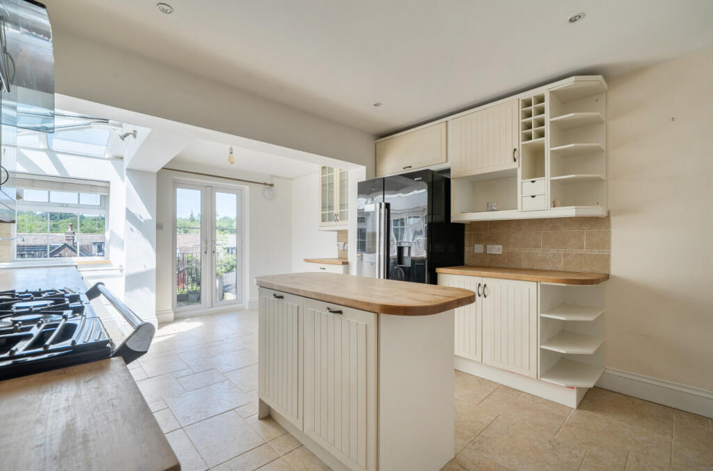 House in Waverley, Camelsdale, Haslemere - View 4