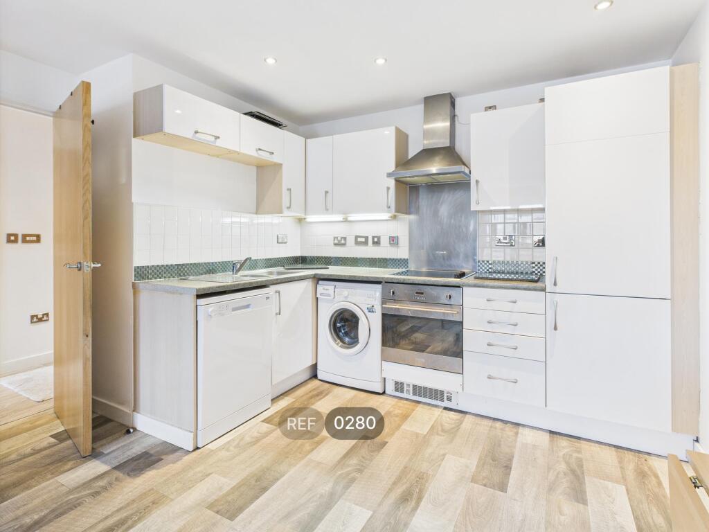 Main image of property: Queens Court, Queens Dock Avenue, HU1 3DR