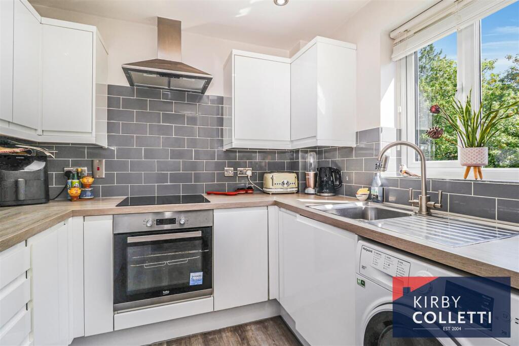 Apartment in Enfield - View 5