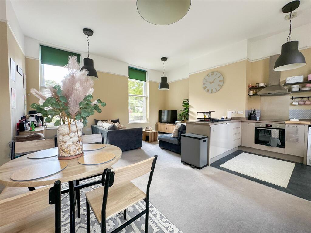 Apartment in Stoke-on-Trent - View 3