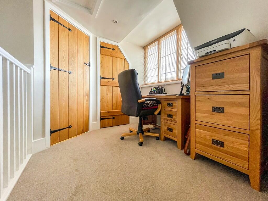 Manor House, High Street, SN6 - View 4
