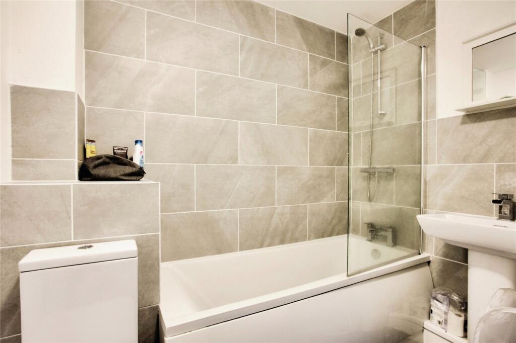 Apartment in North Tyneside, North East - View 4