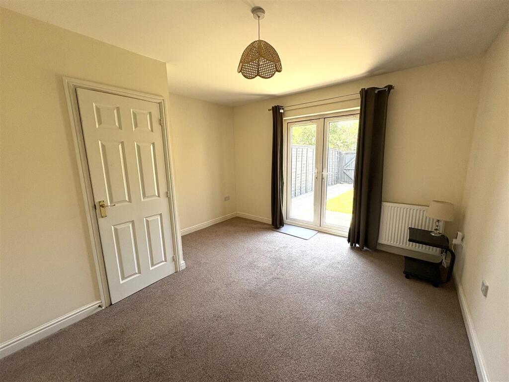 Loiret Crescent, Malmesbury photo 2