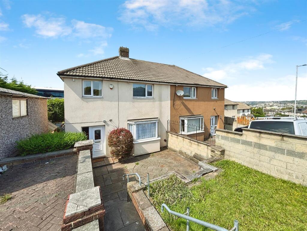 Main image of property: Parkway, Bradford, BD5 8PR